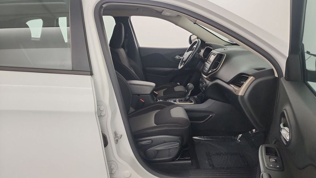 2015 Jeep Cherokee Sport