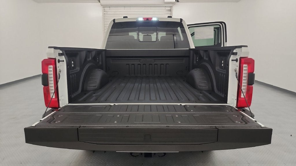 2027 Ford F-350SD Lariat
