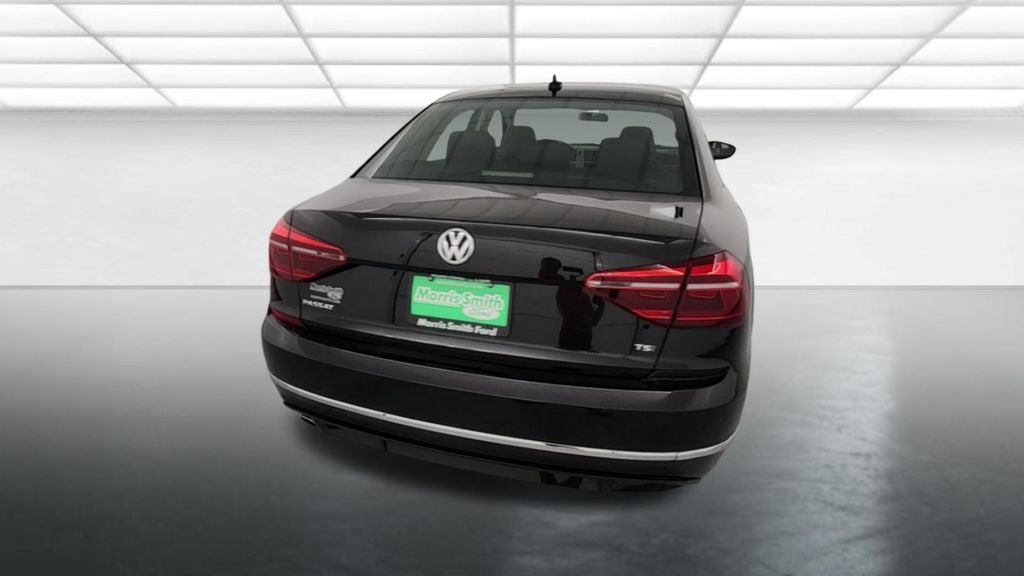 2018 Volkswagen Passat 2.0T R-Line