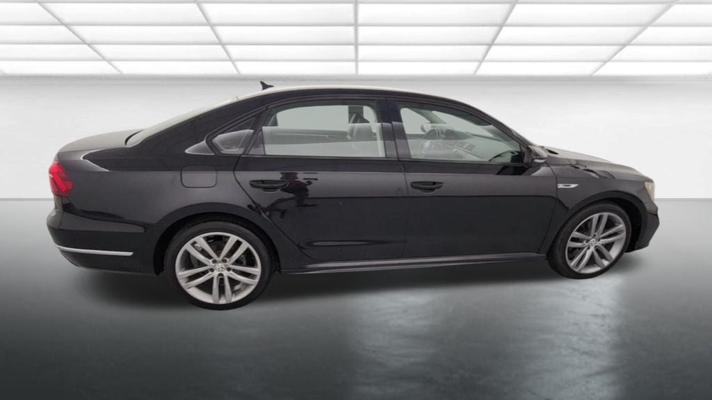 2018 Volkswagen Passat 2.0T R-Line