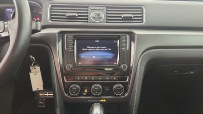 2017 Volkswagen Passat 1.8T R-Line