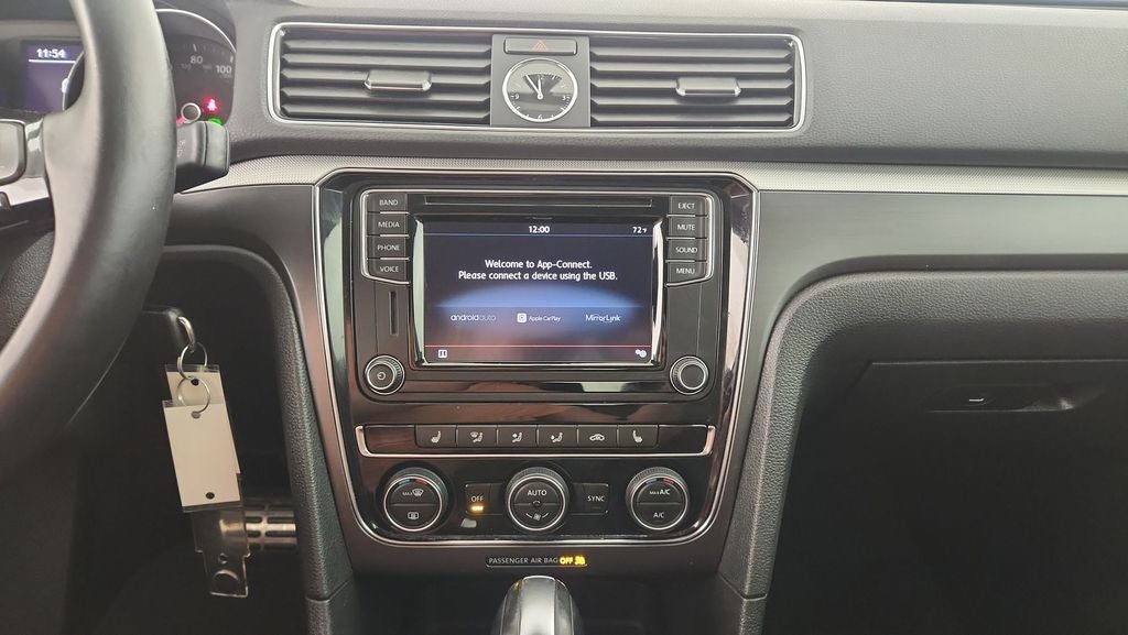 2017 Volkswagen Passat 1.8T R-Line