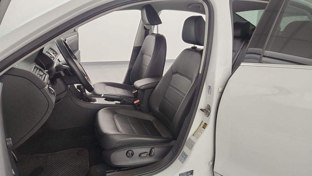 2017 Volkswagen Passat 1.8T R-Line