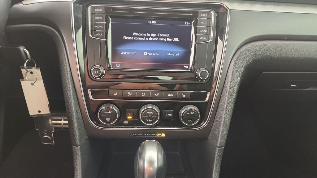 2017 Volkswagen Passat 1.8T R-Line