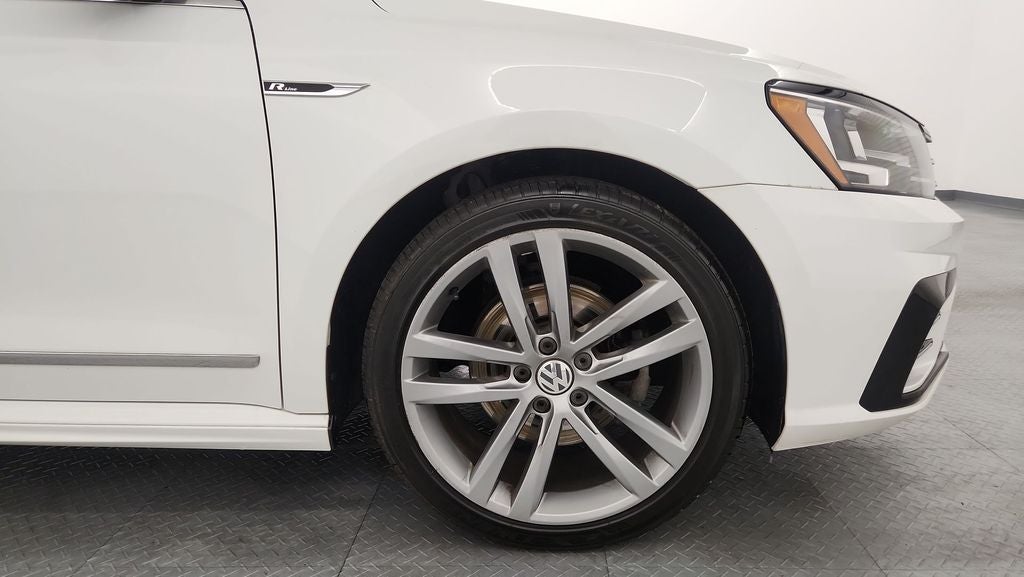2017 Volkswagen Passat 1.8T R-Line