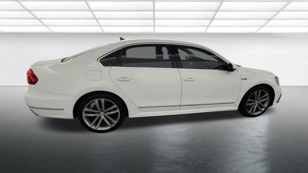 2017 Volkswagen Passat 1.8T R-Line