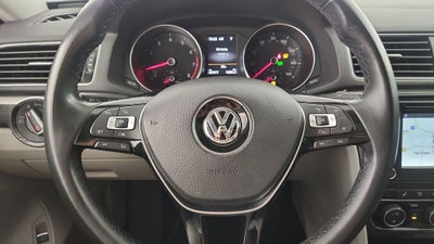 2017 Volkswagen Passat 1.8T SE w/Technology