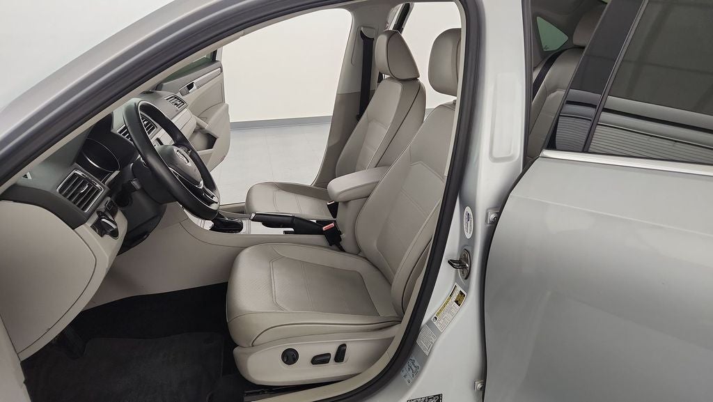 2017 Volkswagen Passat 1.8T SE w/Technology