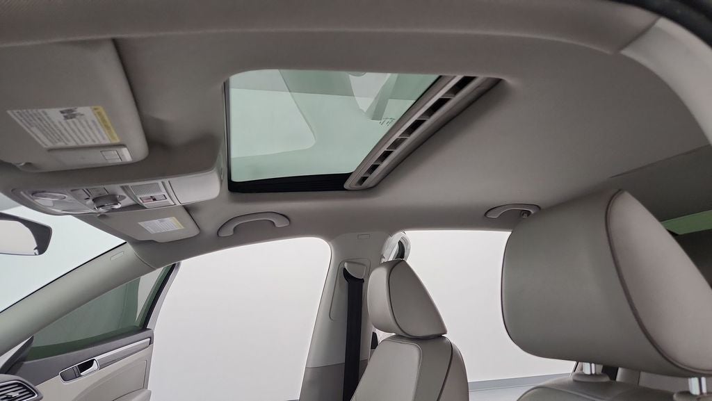 2017 Volkswagen Passat 1.8T SE w/Technology