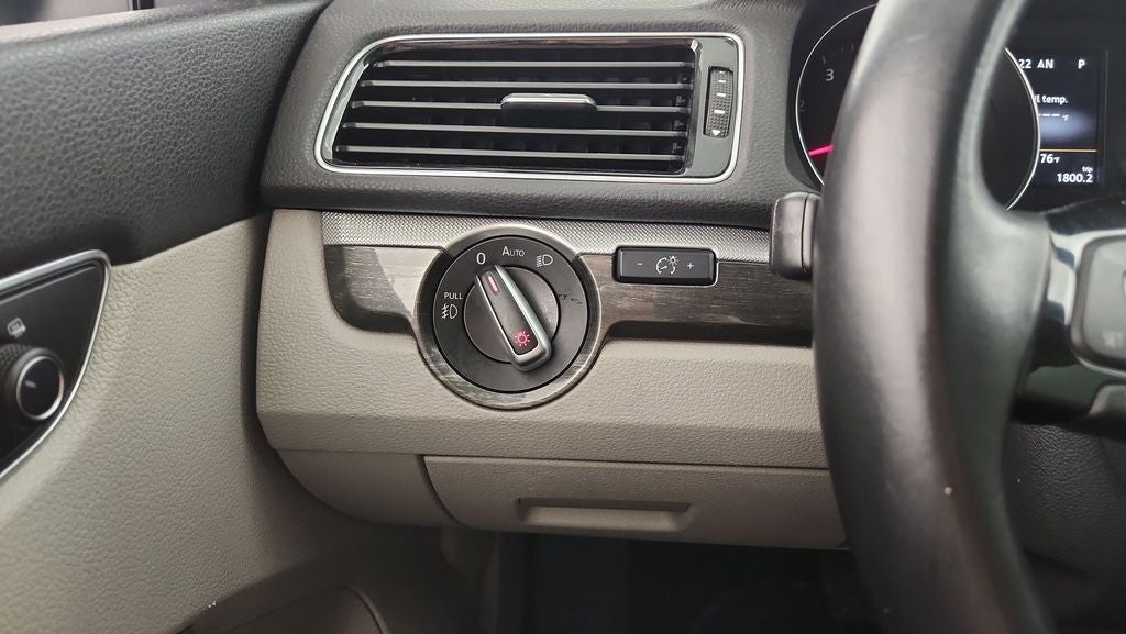 2017 Volkswagen Passat 1.8T SE w/Technology