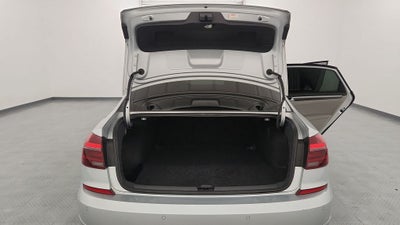 2017 Volkswagen Passat 1.8T SE w/Technology