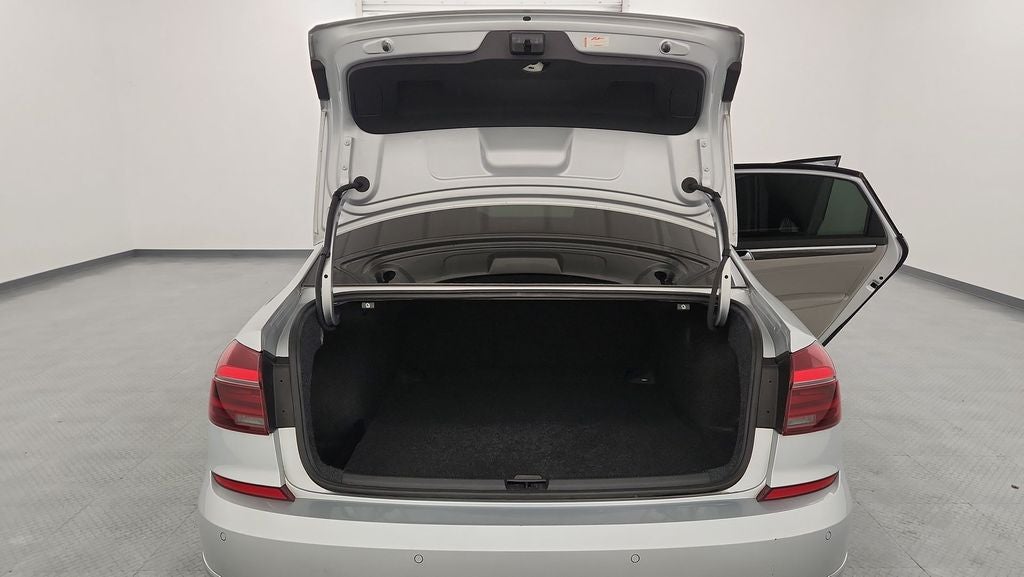2017 Volkswagen Passat 1.8T SE w/Technology