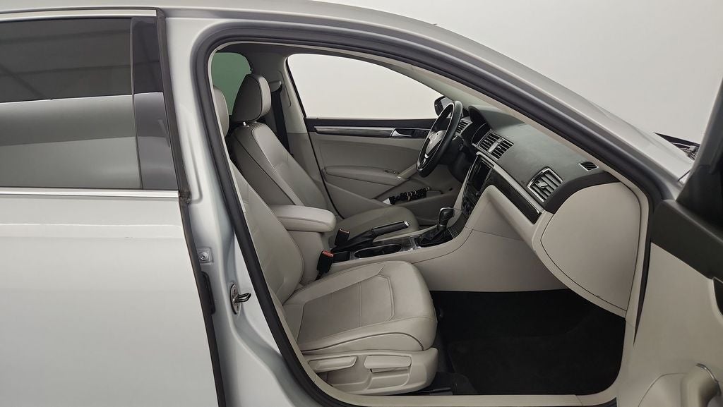 2017 Volkswagen Passat 1.8T SE w/Technology