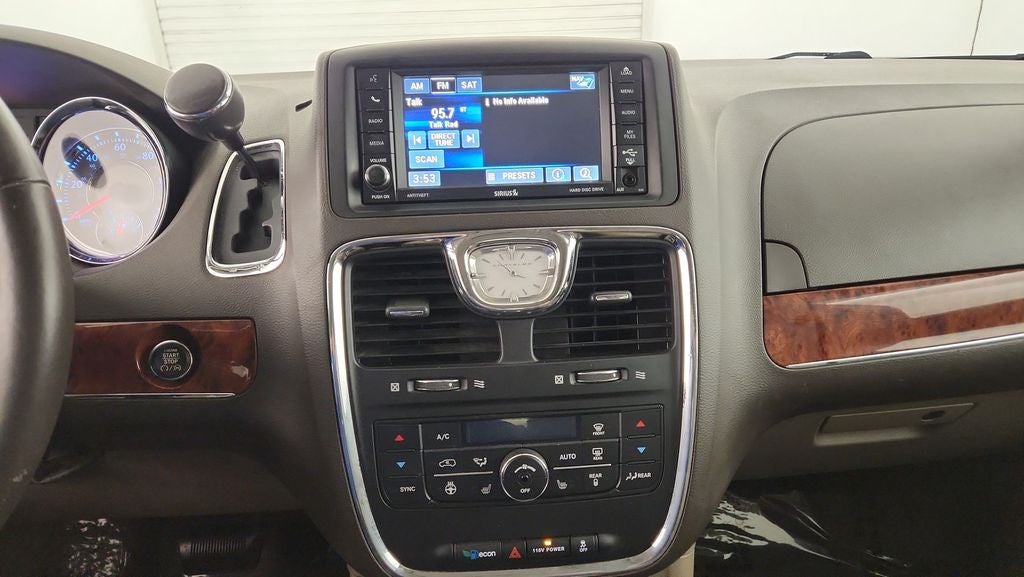 2014 Chrysler Town & Country Touring-L