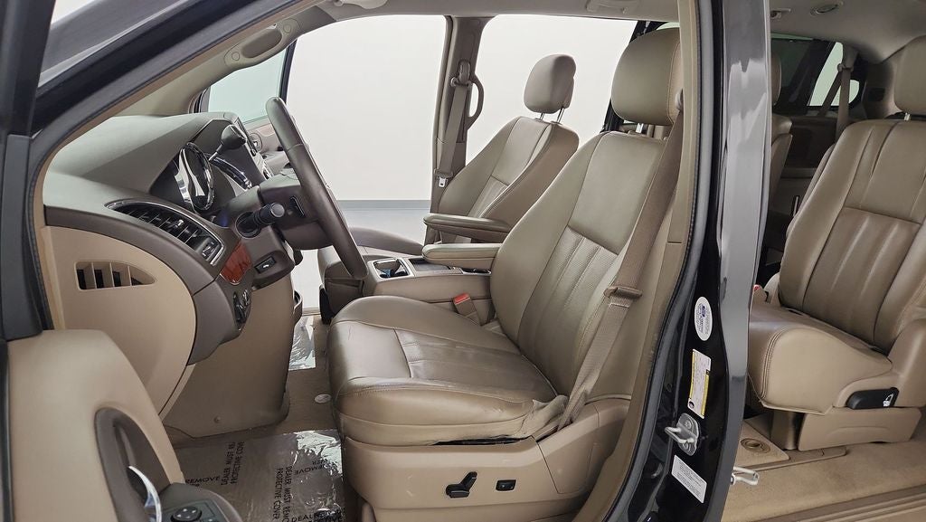 2014 Chrysler Town & Country Touring-L