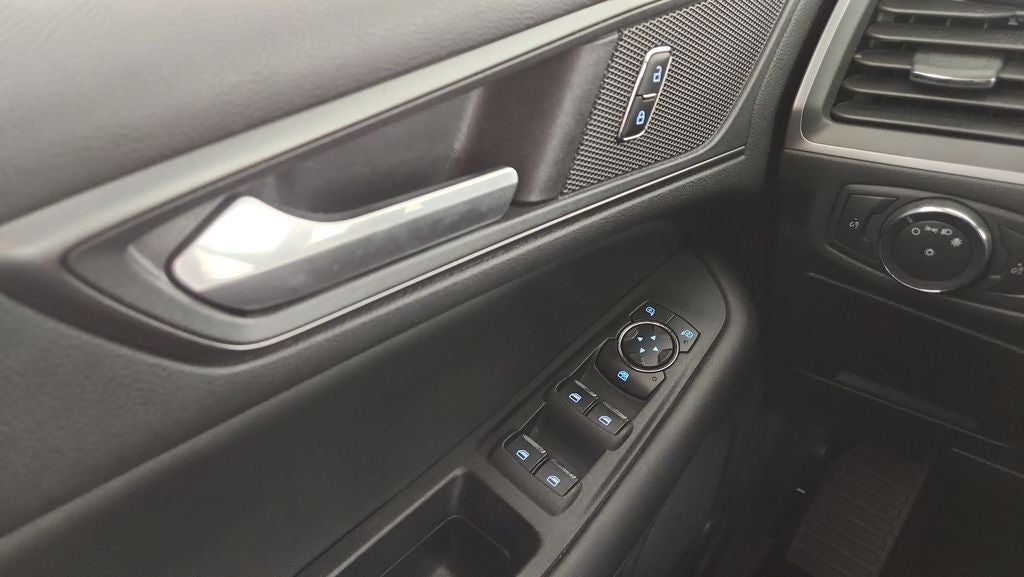 2020 Ford Edge SE