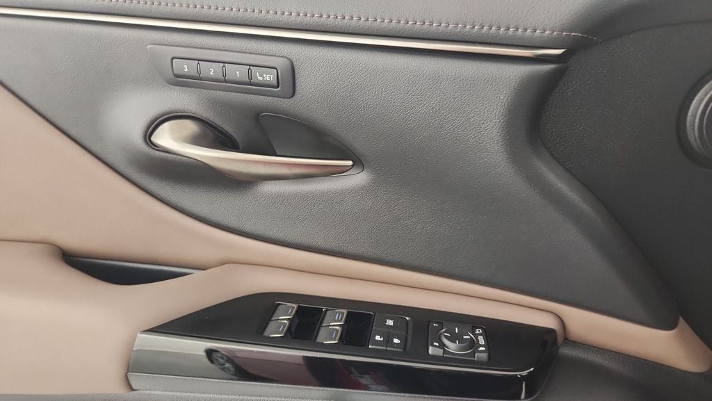 2022 Lexus ES 250