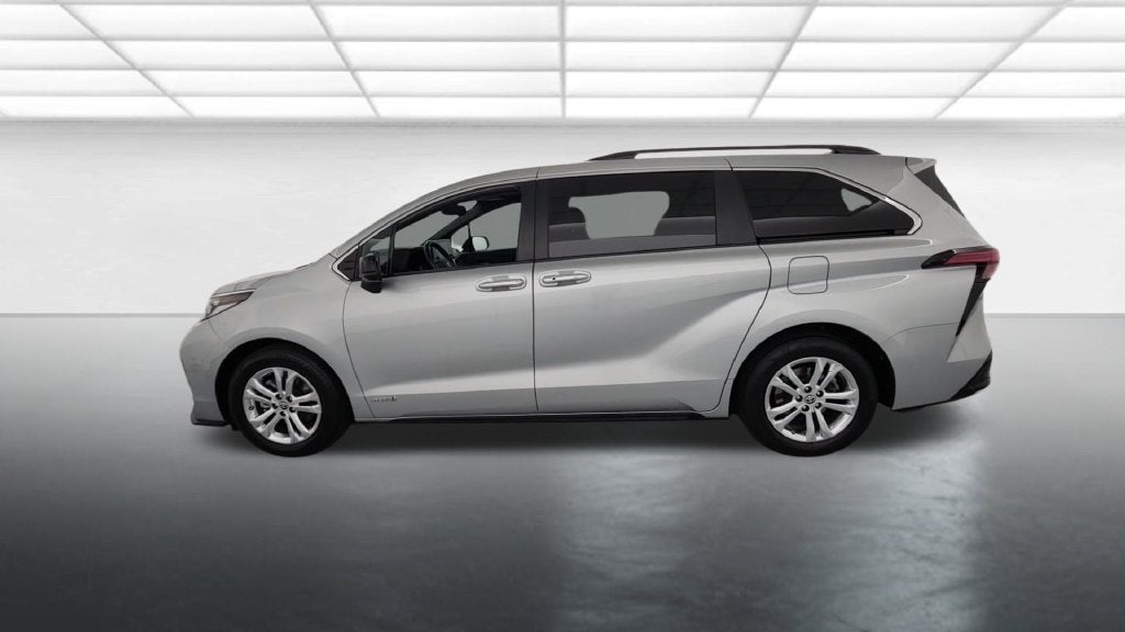 2021 Toyota Sienna XSE 7 Passenger