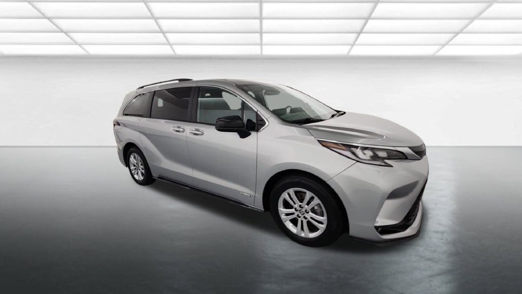 2021 Toyota Sienna XSE 7 Passenger