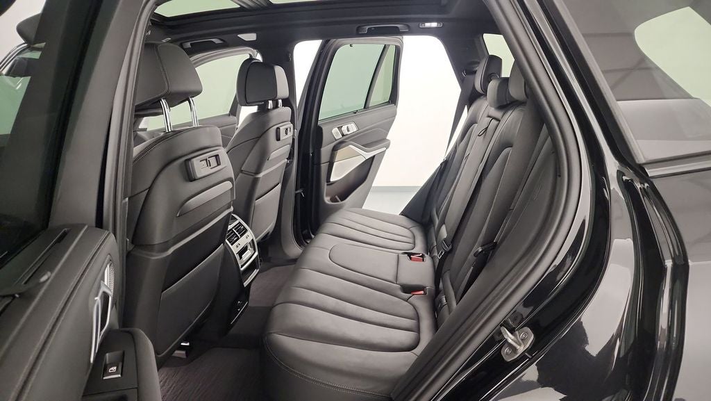2022 BMW X5 M50i
