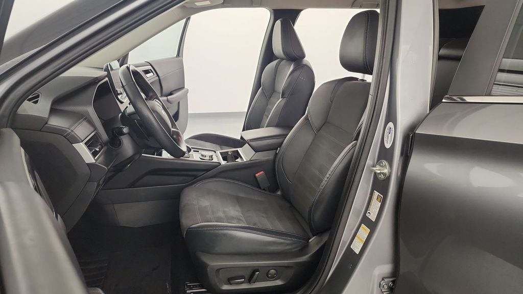 2023 Mitsubishi Outlander SE Special Edition