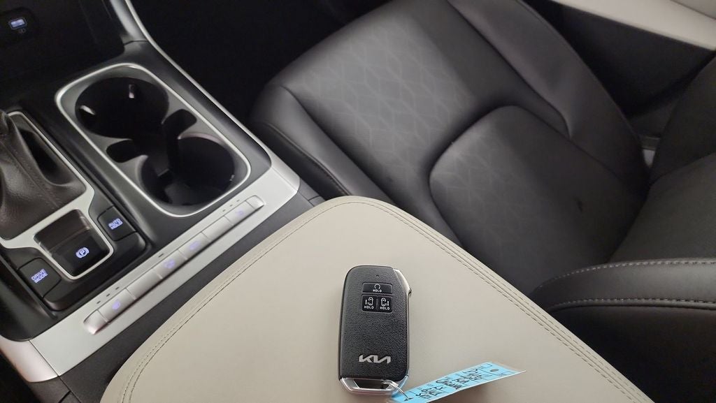 2024 Kia Carnival LX