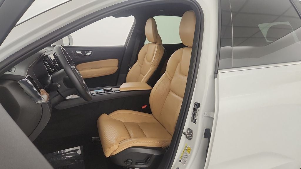 2022 Volvo XC60 B6 Inscription