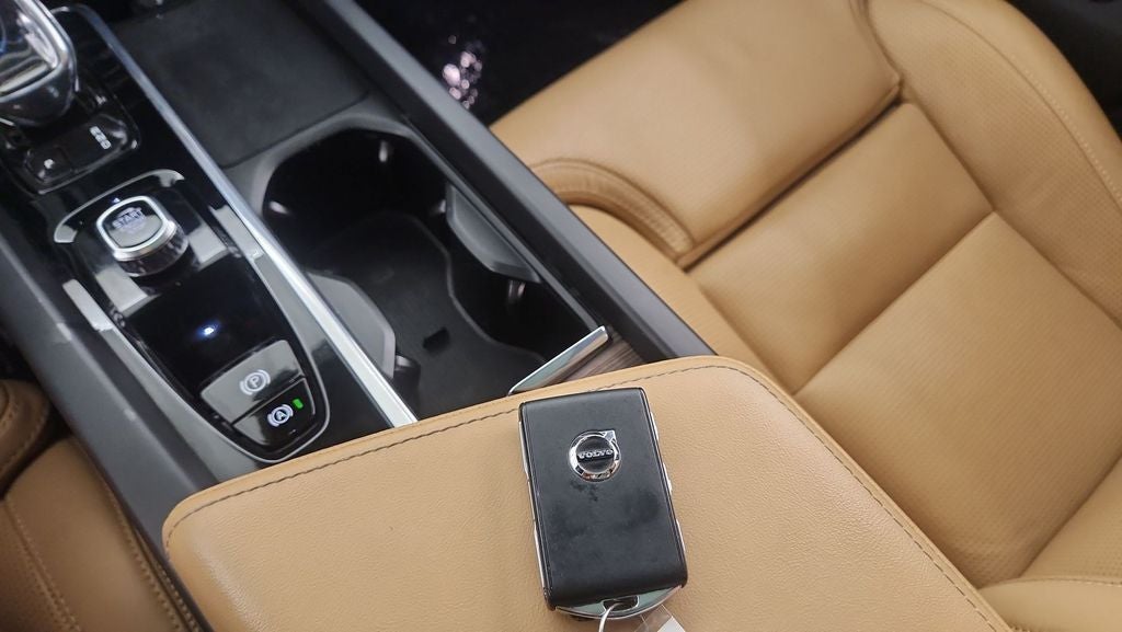 2022 Volvo XC60 B6 Inscription