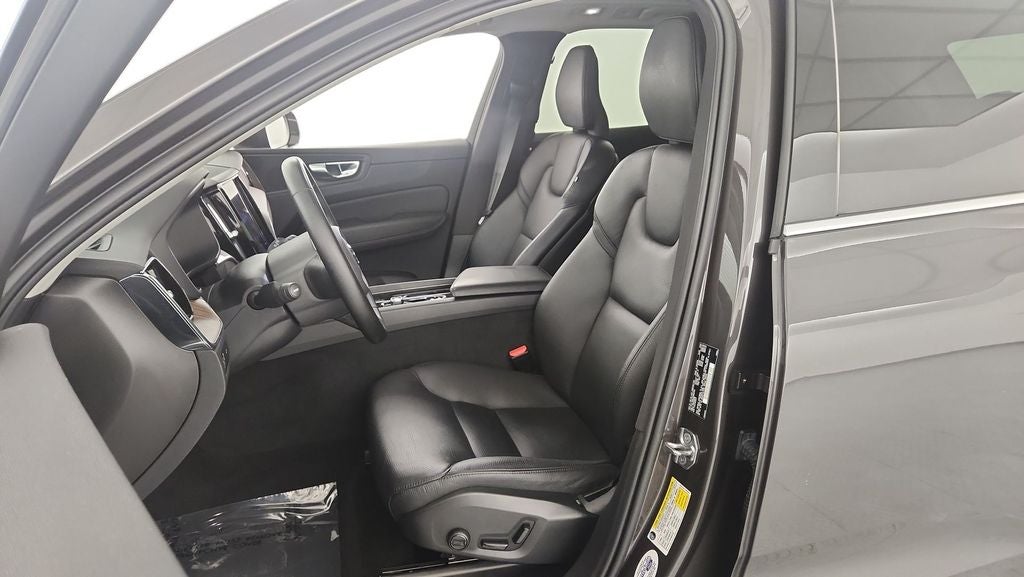 2022 Volvo XC60 B5 Momentum
