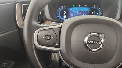 2022 Volvo XC60 B5 Momentum