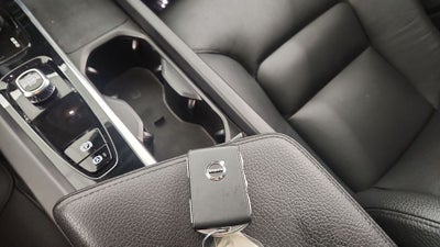 2022 Volvo XC60 B5 Momentum
