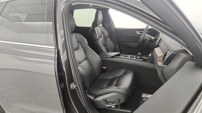 2022 Volvo XC60 B5 Momentum