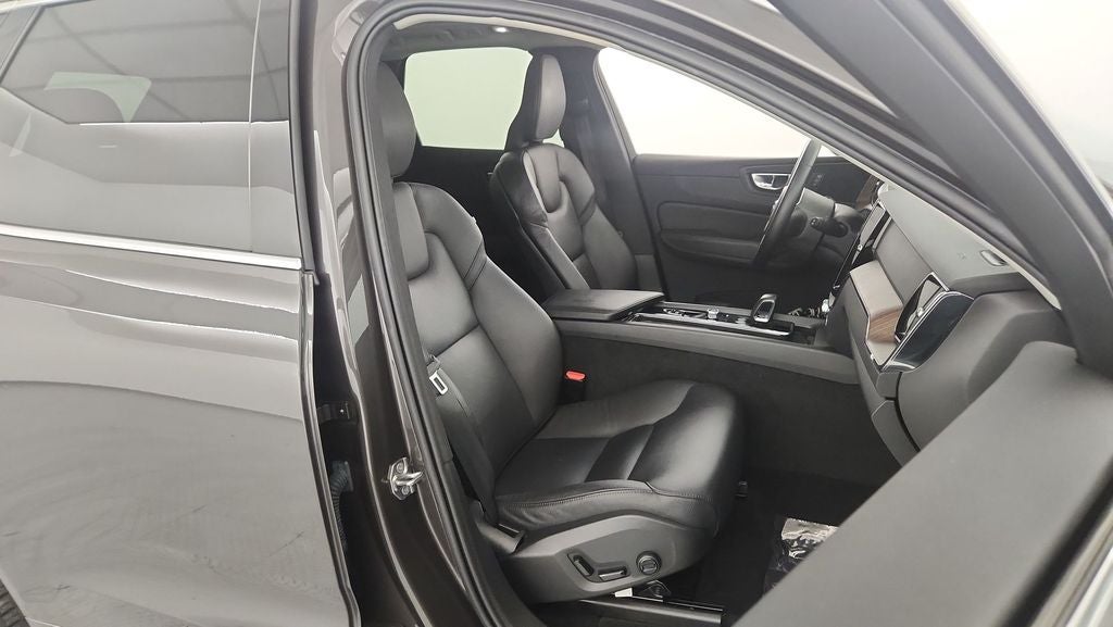2022 Volvo XC60 B5 Momentum
