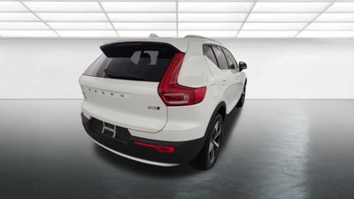 2024 Volvo XC40 B5 Plus Bright Theme