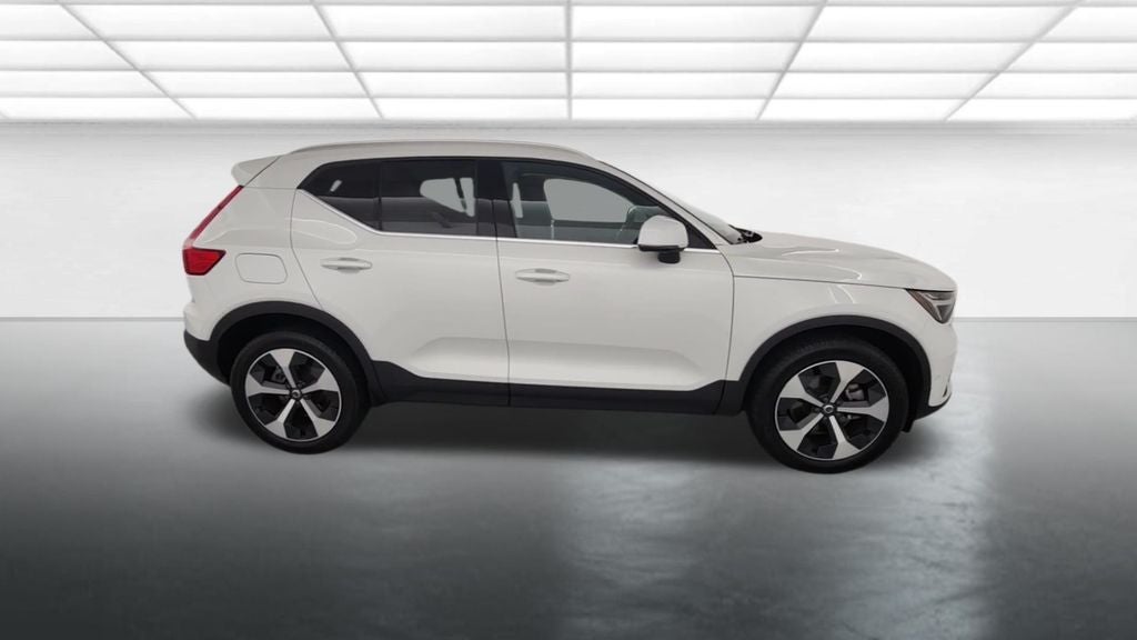 2024 Volvo XC40 B5 Plus Bright Theme