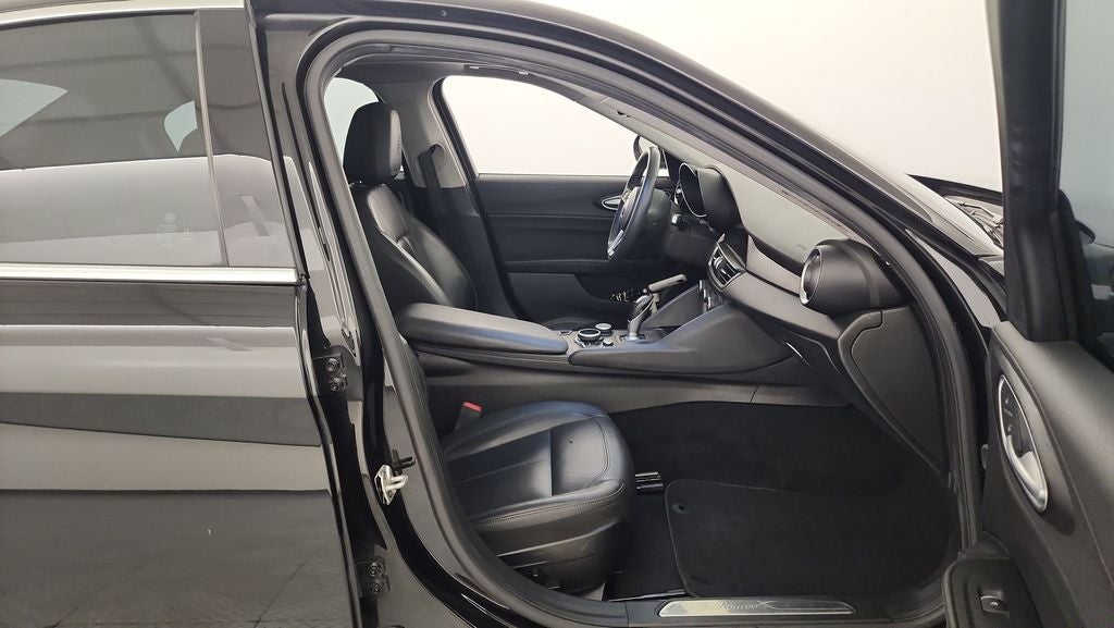 2017 Alfa Romeo Giulia Base