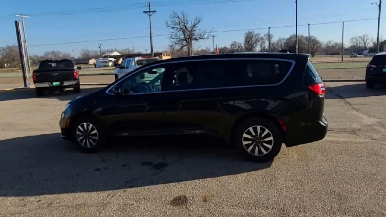 2023 Chrysler Pacifica Hybrid Touring L