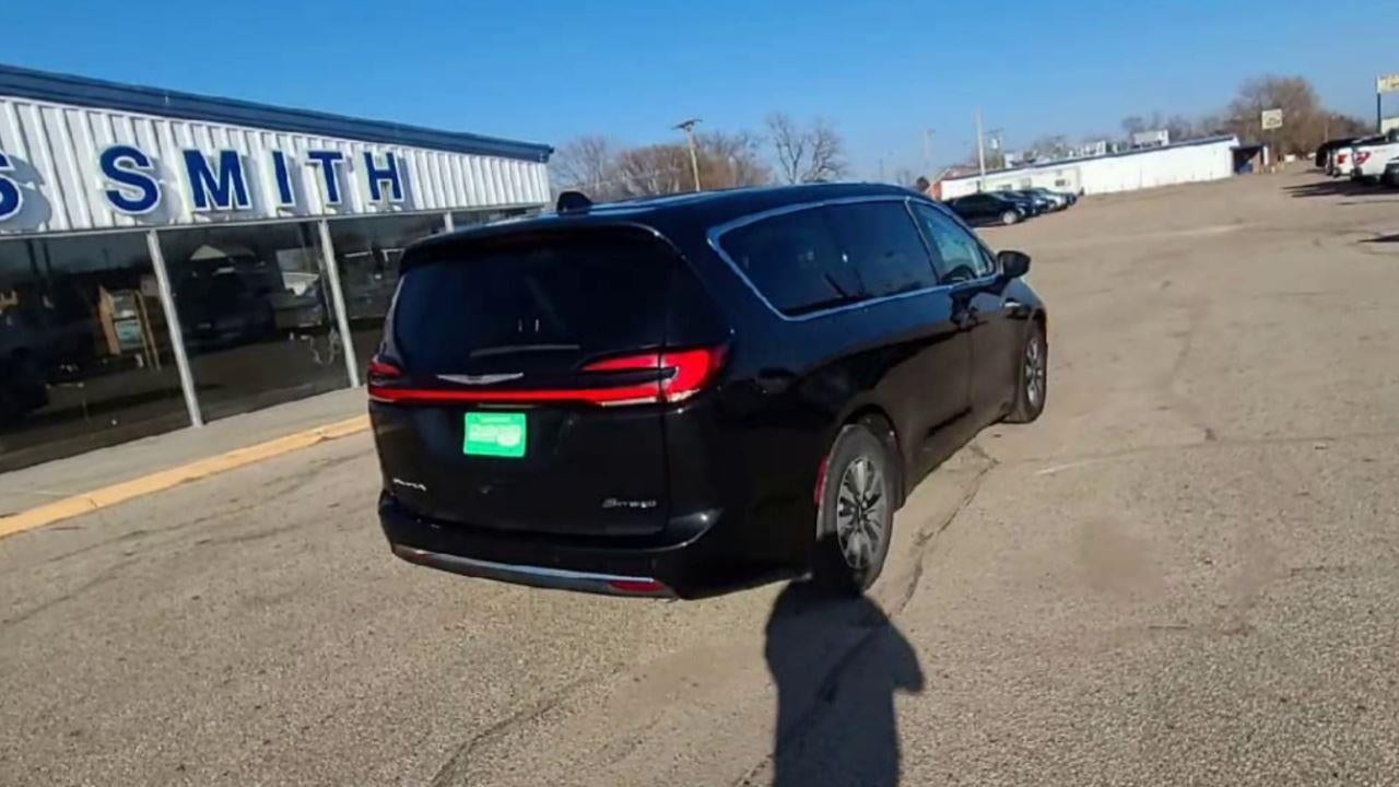 2023 Chrysler Pacifica Hybrid Touring L