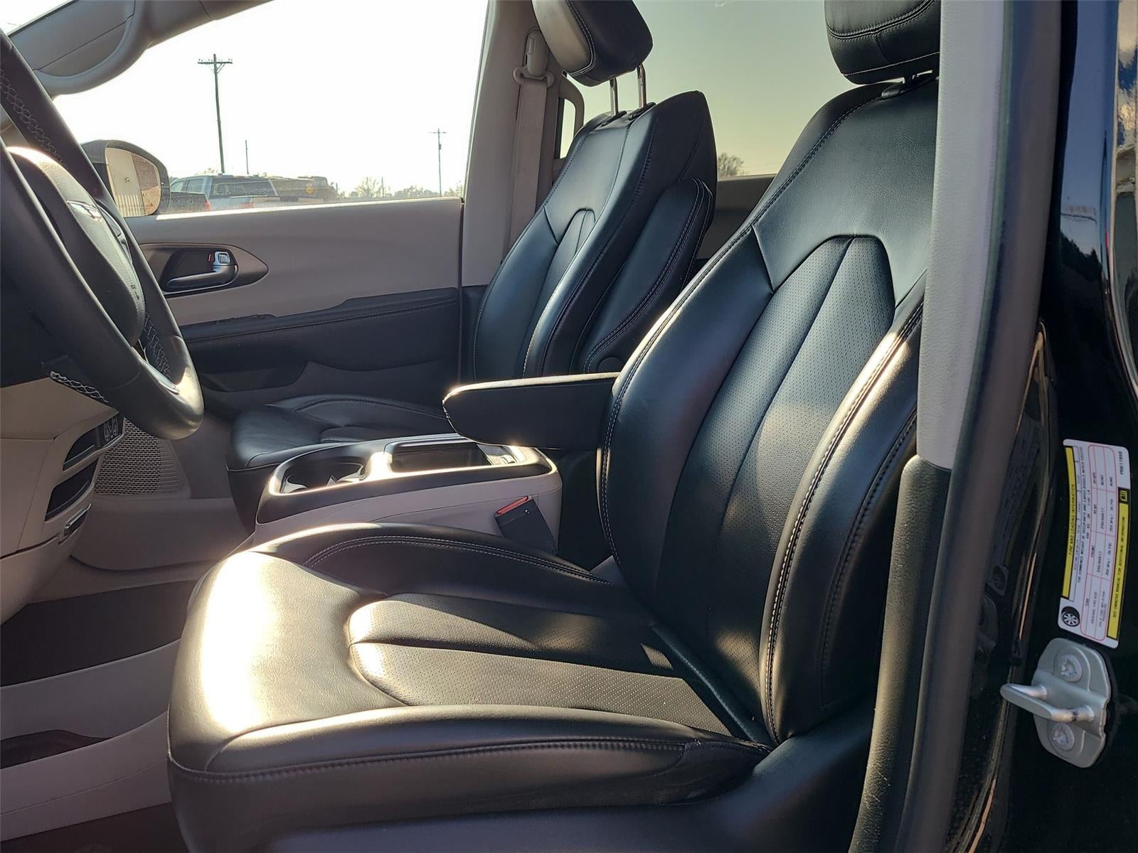 2023 Chrysler Pacifica Hybrid Touring L